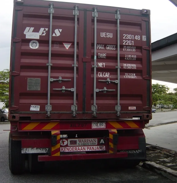 GAMBAR SEMASA MEMASUKKAN BARANG KE DALAM KONTENA 20’ UNTUK TUJUAN EKSPORT