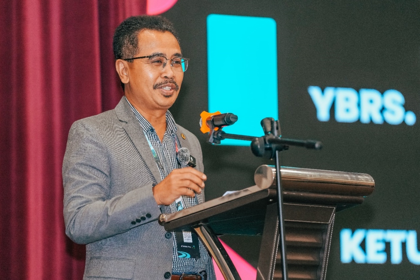 Figure 1: FAMA Director-General delivering keynote at AMTTSE Grand Final