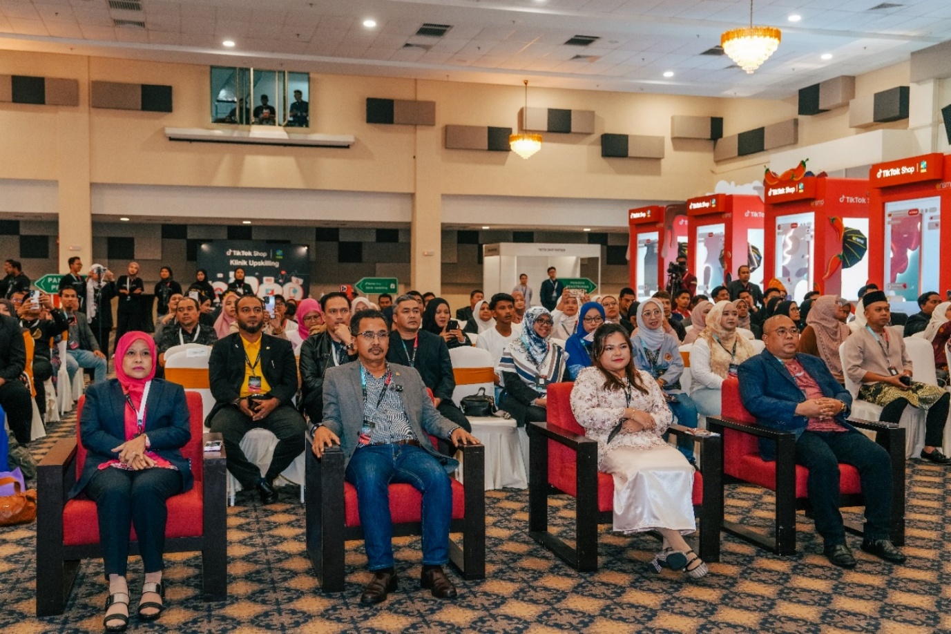 Figure 2: Distinguished guests at AMTTSE Closing Ceremony